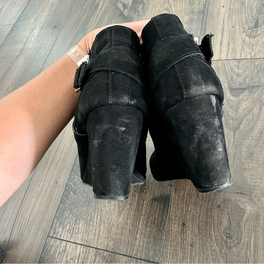 Mossimo Black Booties with Gold Accents and Zipper - Picture 4 of 5